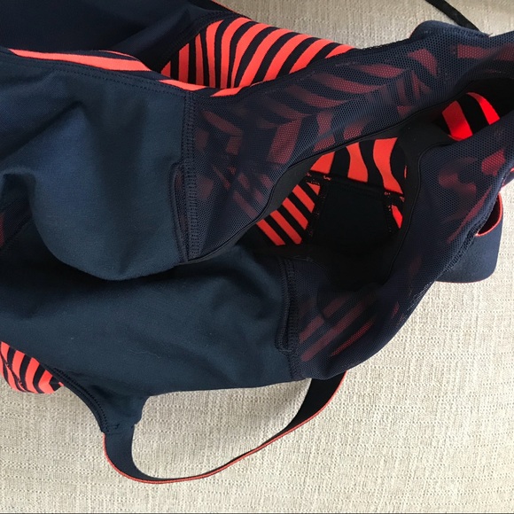 Authentic Lululemon Active Build in Bra Top 8 - Picture 3 of 7